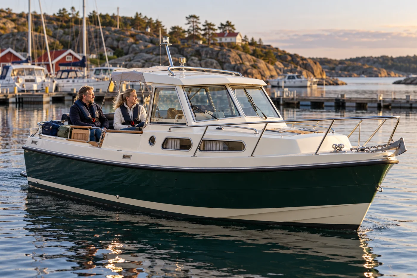 Ny KI-illustrasjon av en fritidsbåt med personer sittende lavt i cockpit