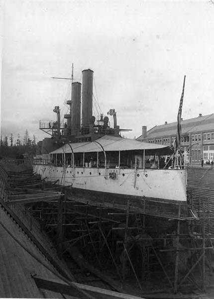 USS Iowa i tørrdokk i Washington omkring 1900